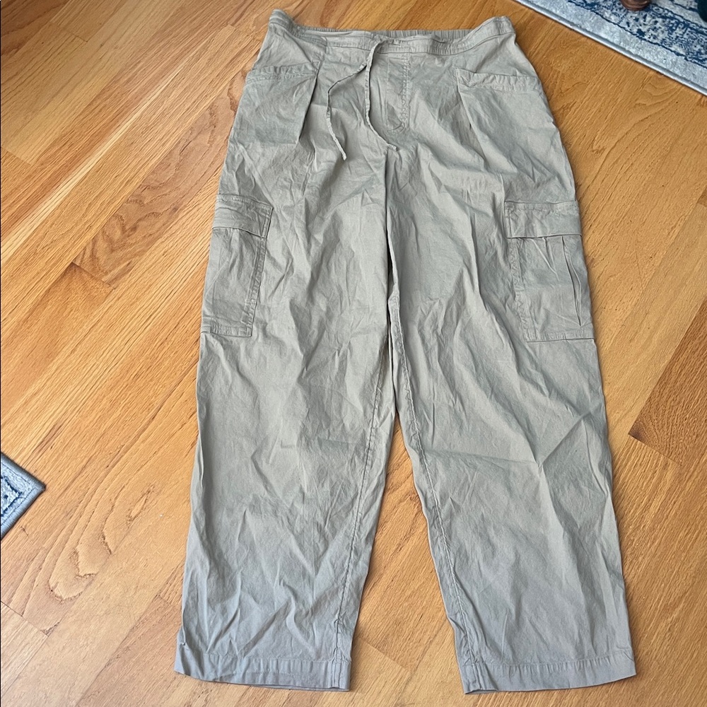 Athleta Paradise Mid rise Straight Leg Cargo Pant size medium flax